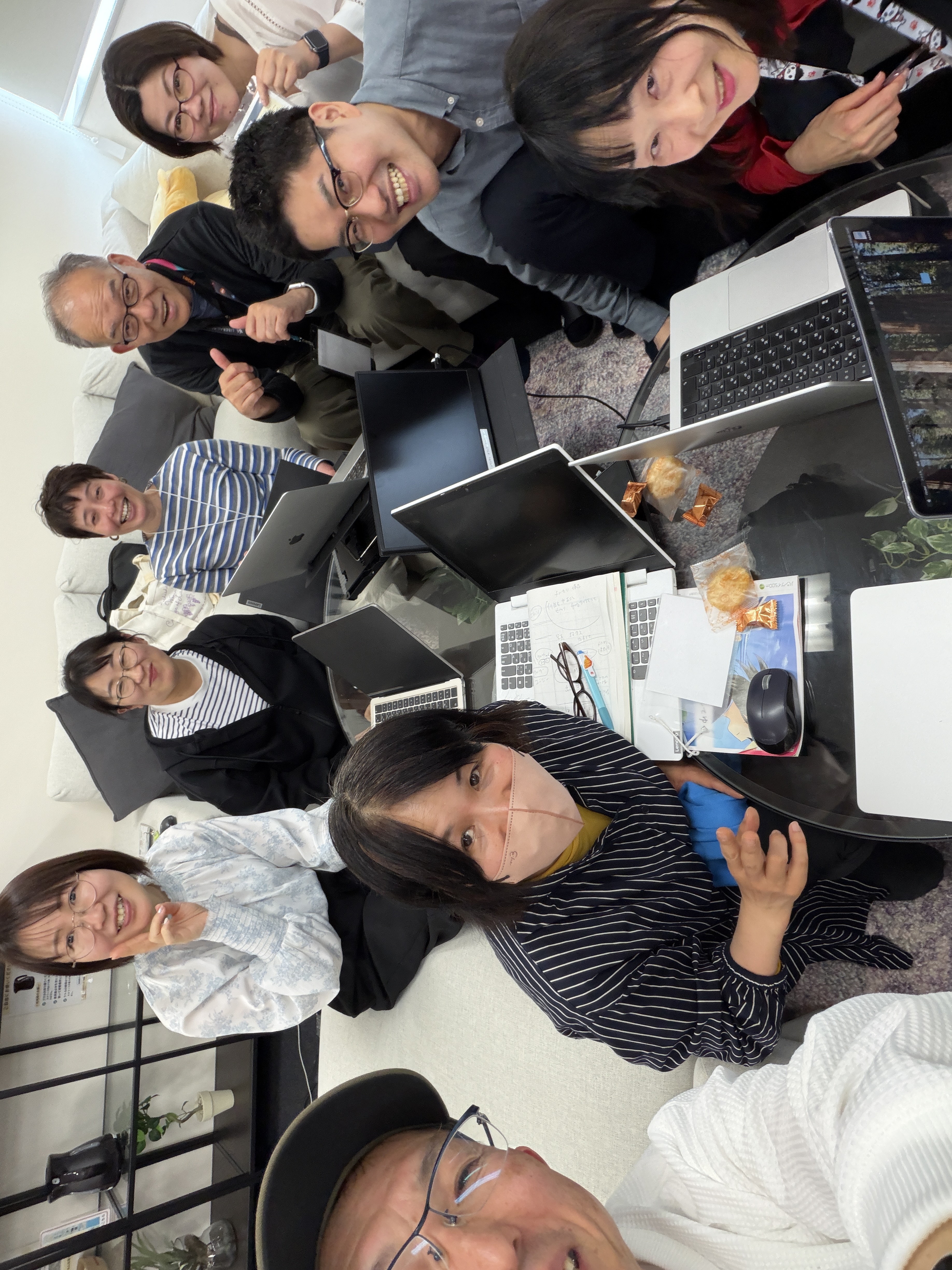 元の集合写真（9人）